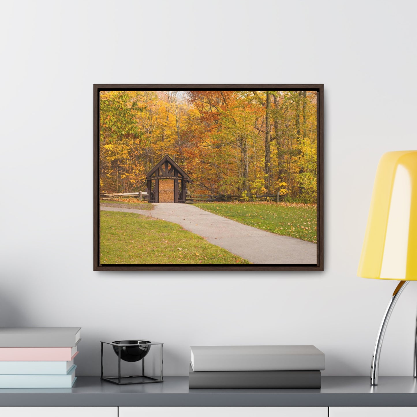 Pont couvert de Seven Bridges Trail à Grant Park dans le sud de Milwaukee Wisconsin, photographie horizontale encadrée toile Wrap Wall Art