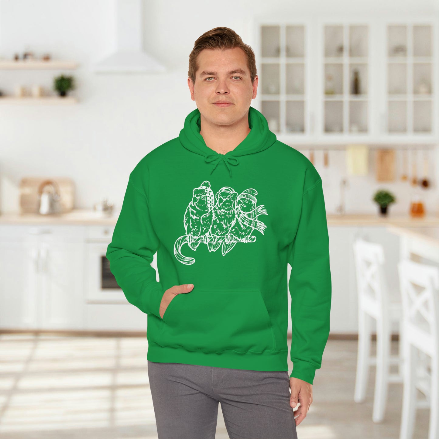 3 tourtereaux avec vêtements d'hiver et perchés sur une canne en bonbon, sweat à capuche Line Art