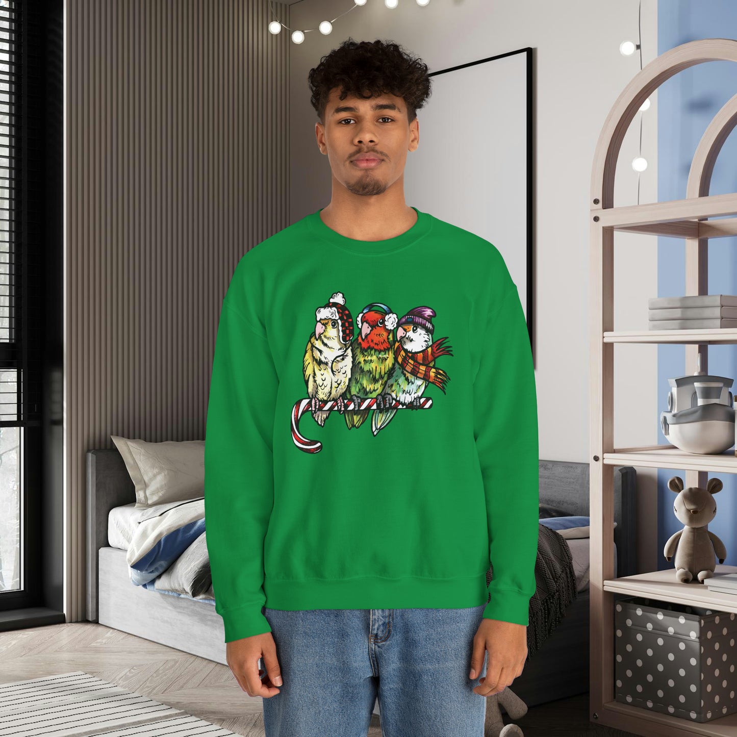 3 tourtereaux avec vêtements d’hiver et perchés sur une canne en bonbon, sweat-shirt à col rond