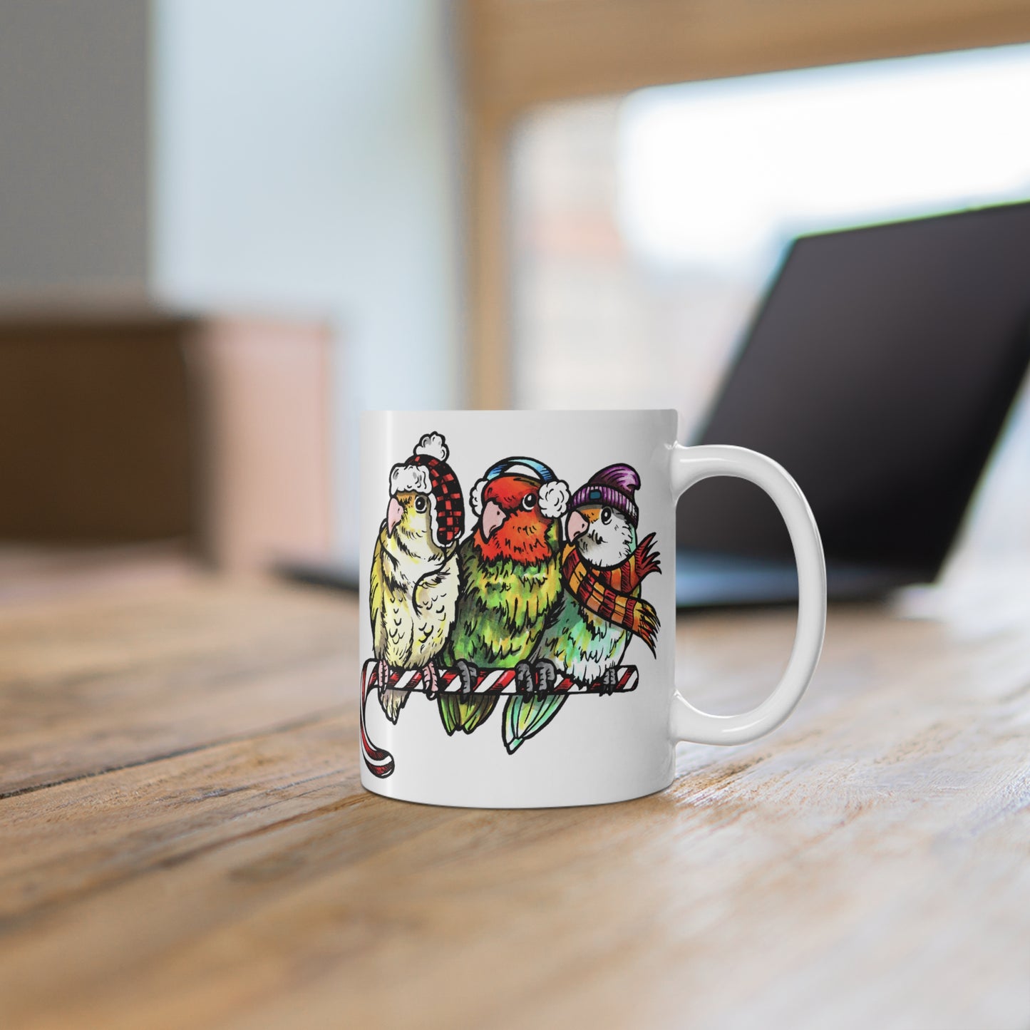3 tortolitos con ropa de invierno y posados en un bastón de caramelo, taza de 11 oz o 15 oz