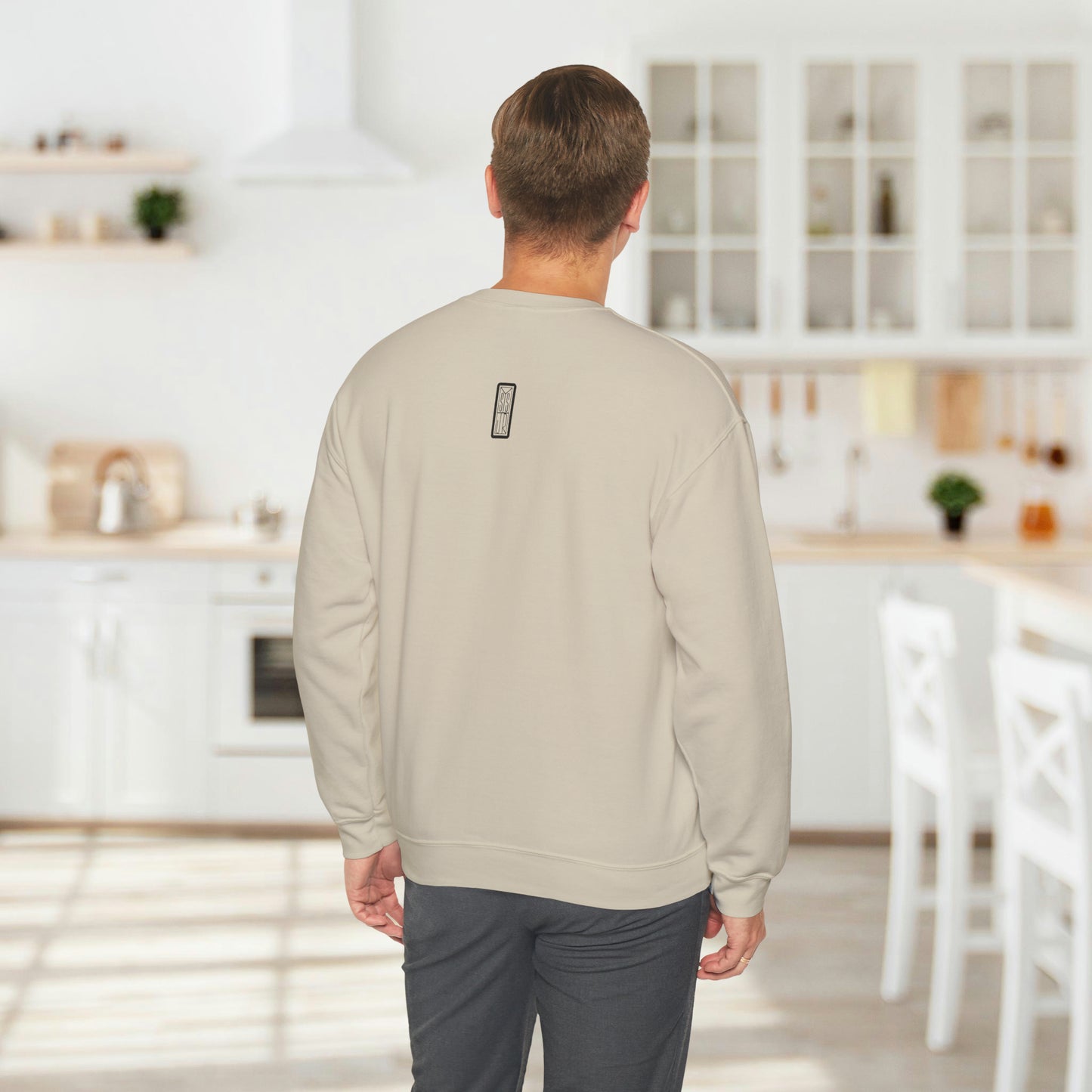Cuddly Lovebird, sudadera con cuello redondo y arte lineal