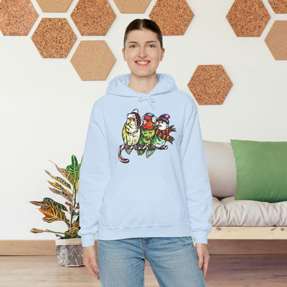 3 tourtereaux avec vêtements d’hiver et perchés sur une canne en bonbon, sweat-shirt à capuche