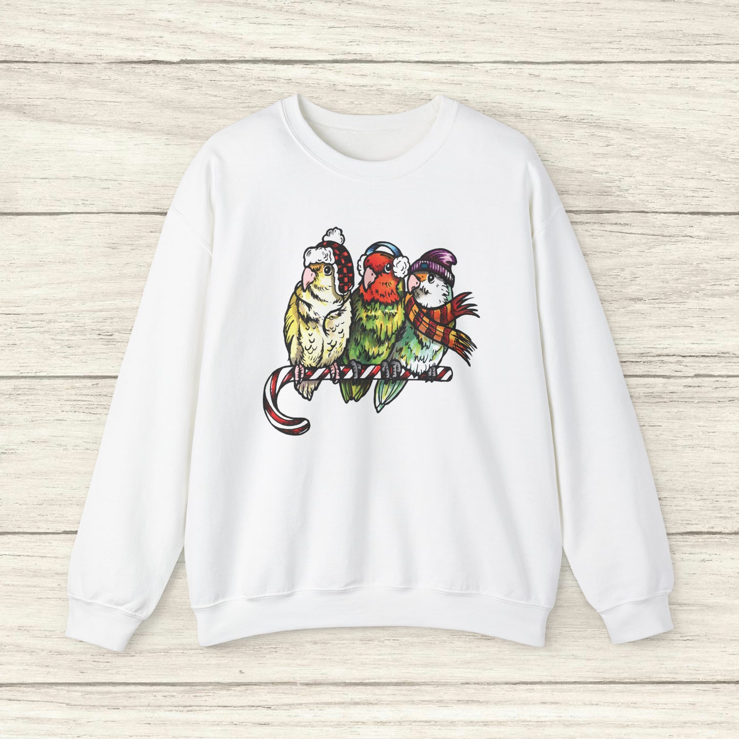 3 tourtereaux avec vêtements d’hiver et perchés sur une canne en bonbon, sweat-shirt à col rond